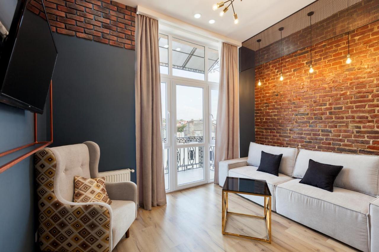 Leogrand Apartments On Khmelnytskoho 11 ลวีฟ ภายนอก รูปภาพ