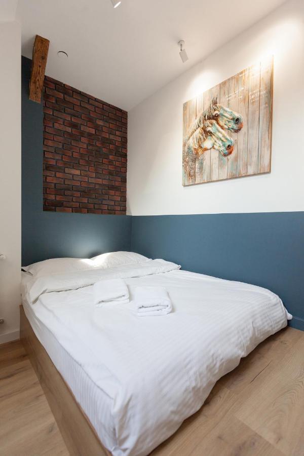 Leogrand Apartments On Khmelnytskoho 11 ลวีฟ ภายนอก รูปภาพ