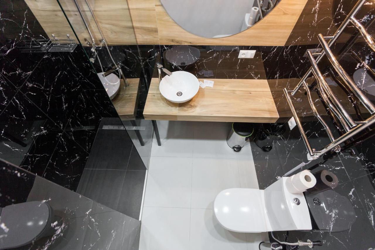 Leogrand Apartments On Khmelnytskoho 11 ลวีฟ ภายนอก รูปภาพ