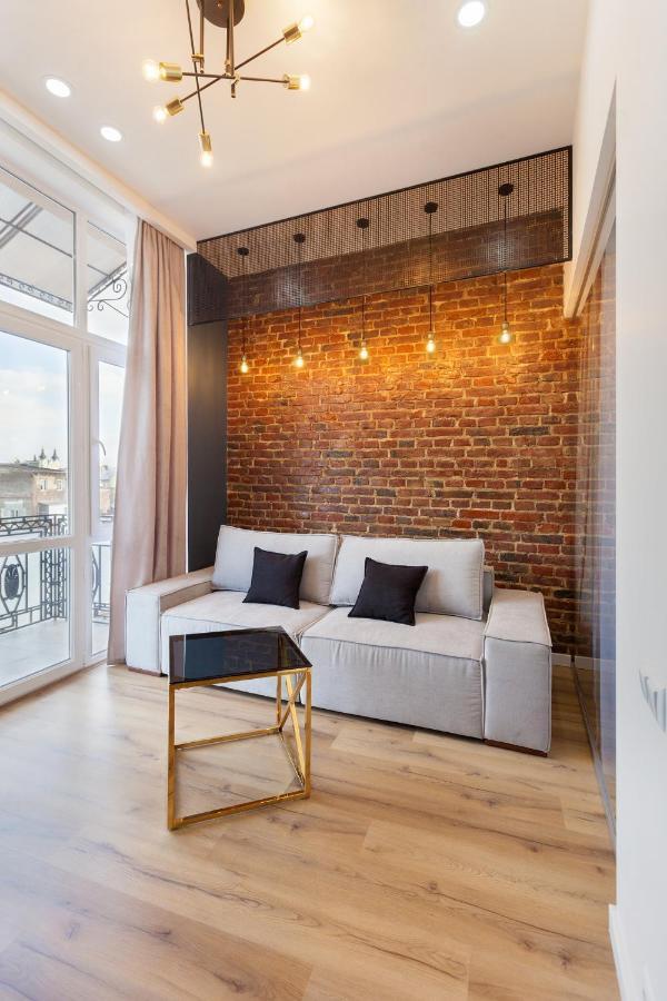 Leogrand Apartments On Khmelnytskoho 11 ลวีฟ ภายนอก รูปภาพ